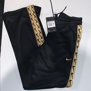 Women’s Nike bell bottom Loose fit Sweatpants